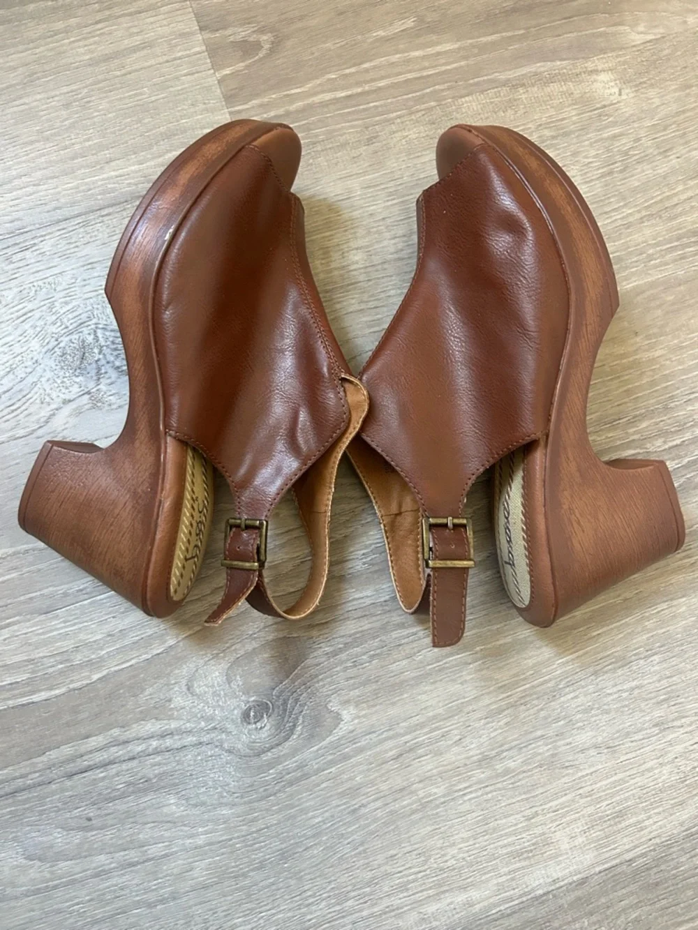 boc Women’s Brown Leather Slingback Open-Toe Sandals - Picture 5 of 10